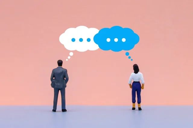 Beberapa gelembung percakapan dengan berbagai sinonim dari 'tatakidai'.