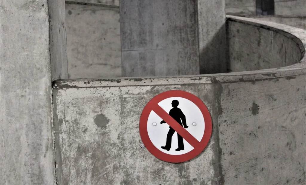 Pebisnis sedang berdiskusi dengan klien