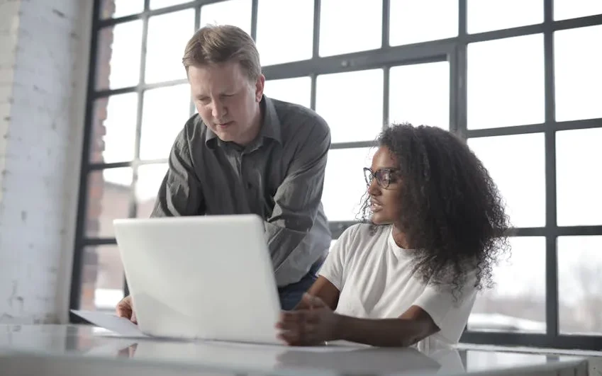 Tanda seru yang melambangkan peringatan atau hal yang perlu diperhatikan.