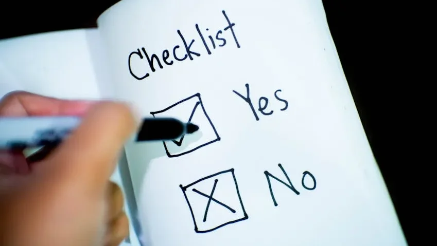 Seseorang sedang melihat peta Tokyo untuk memilih area tempat tinggal.