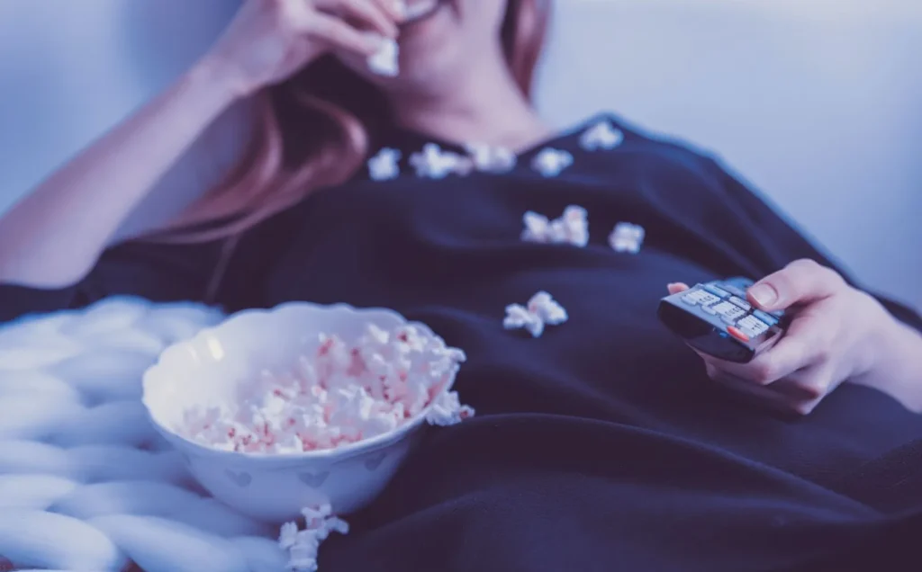 Eksterior KANGAROO HOTEL dengan desain beton yang minimalis dan modern.