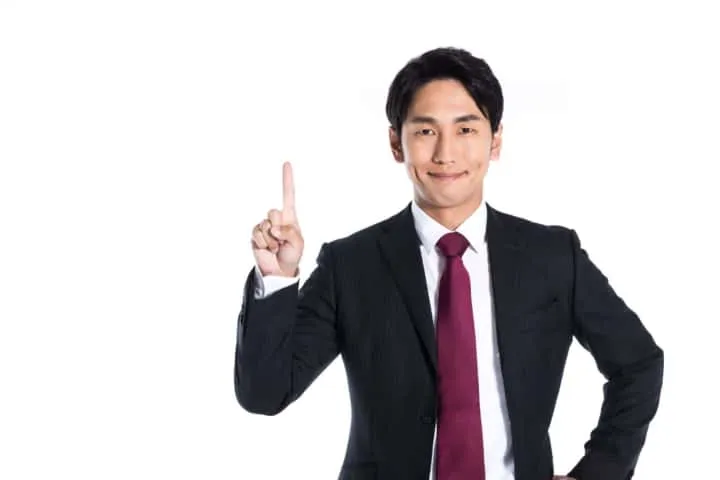 Beberapa orang dalam situasi yang berbeda: kasual, wawancara kerja, dan di kantor.