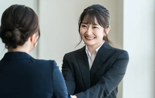 Kalender yang menunjukkan berbagai situasi berbeda.