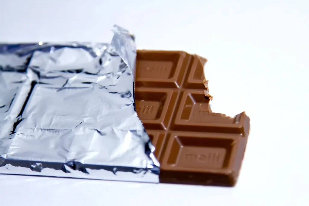 Berbagai macam cokelat batangan dan praline.