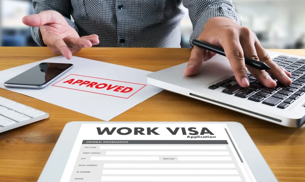 Sebuah visa Jepang yang tertempel di halaman paspor.