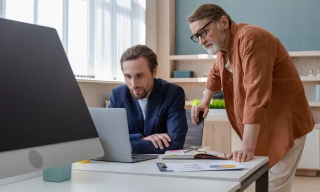 Sebuah stempel visa Jepang di halaman paspor.