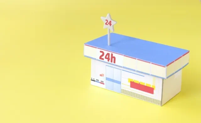 Logo dari beberapa minimarket (konbini) populer di Jepang.