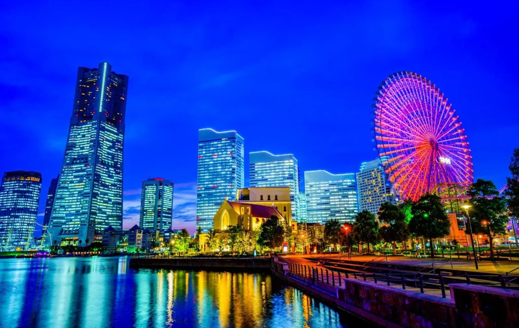 Pemandangan area Minato Mirai di Yokohama dengan bianglala ikoniknya.