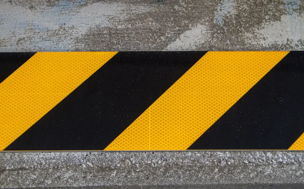 Tanda seru yang melambangkan peringatan atau hal yang perlu diperhatikan.