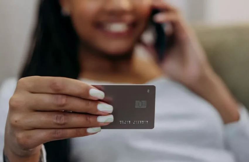 Sebuah dokumen dengan stempel 'Approved'.