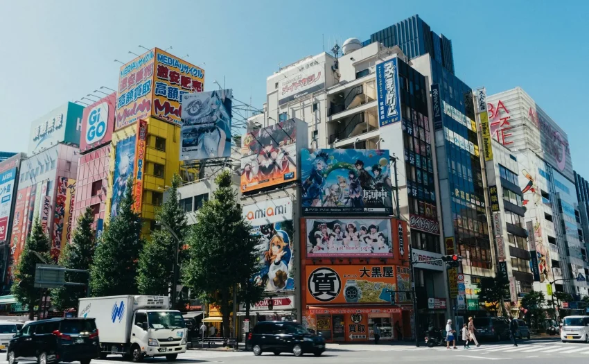 Paspor dengan stempel visa Jepang.