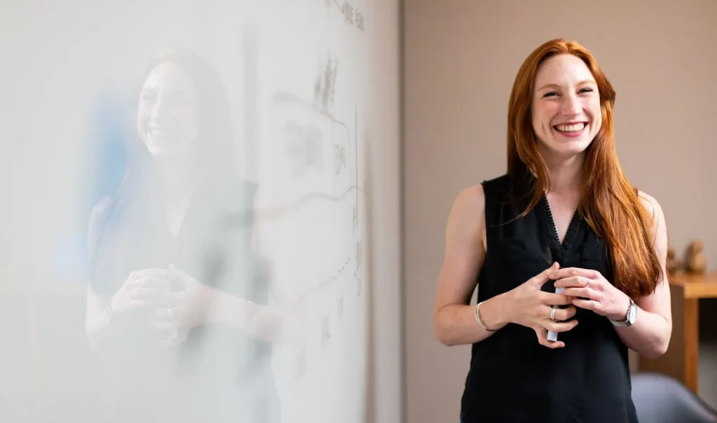 Tumpukan uang kertas Yen Jepang yang melambangkan gaji tinggi.