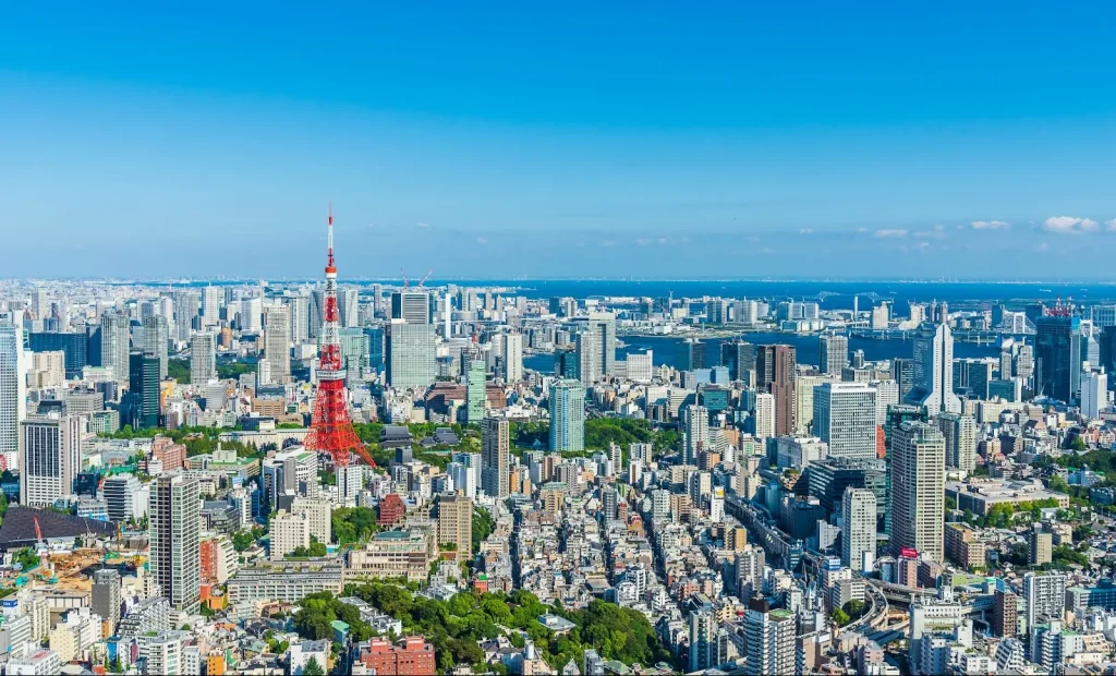 Pemandangan kota Tokyo yang sibuk dengan persimpangan Shibuya.
