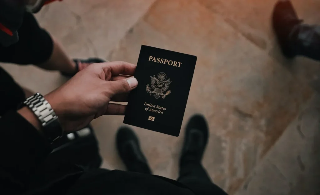 Dokumen visa dan paspor yang diperlukan untuk bekerja di Jepang.