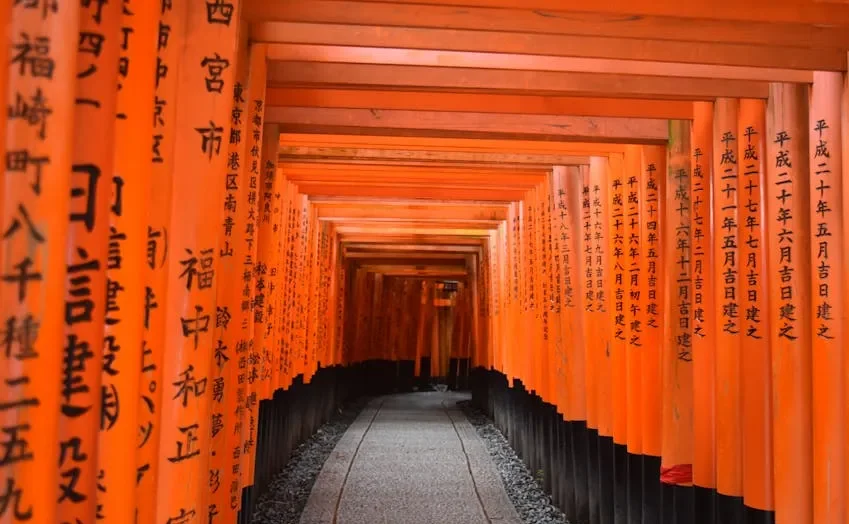 Pemandangan Kuil Kiyomizu-dera di Kyoto saat musim gugur.