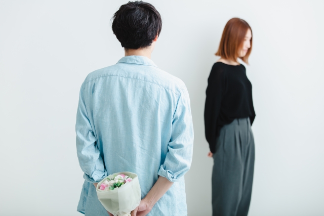 Seorang pria menyatakan perasaan kepada seorang wanita