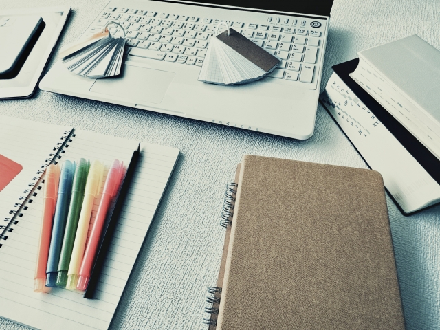 Berbagai macam pulpen dan alat tulis Jepang