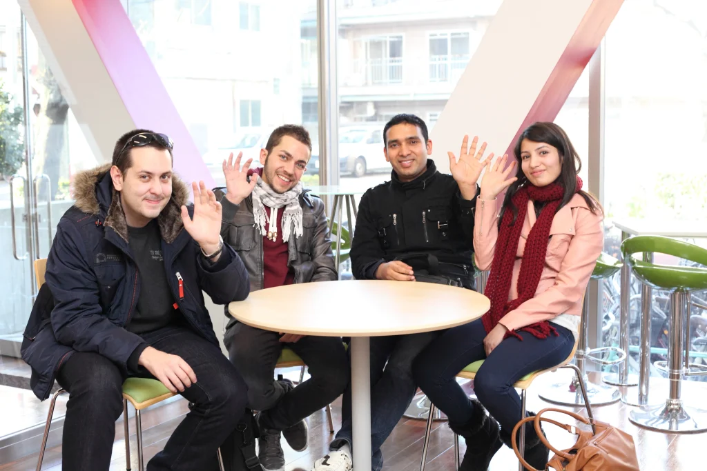 Para lulusan Akamonkai yang sukses.