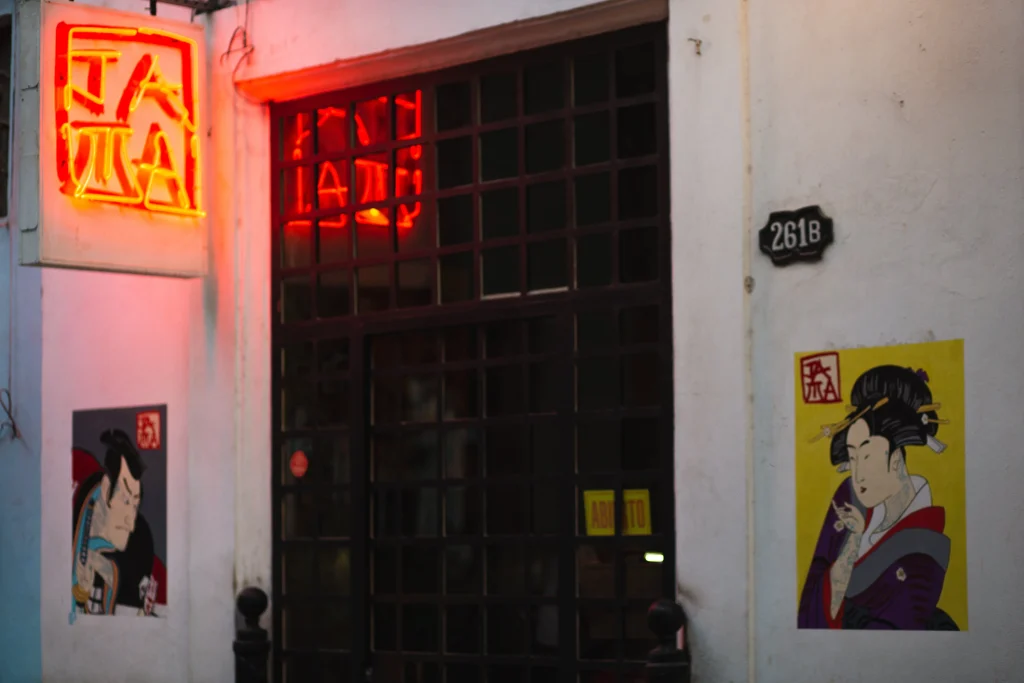 Sebuah restoran dengan konsep unik di mana pengunjung bisa memancing ikan sendiri.