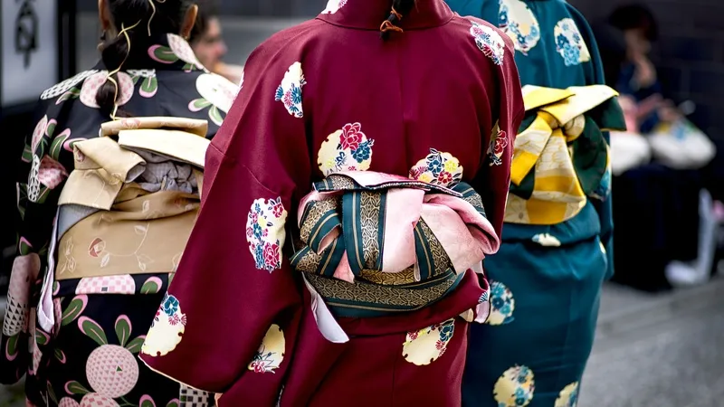 Sebuah toko penyewaan kimono dengan banyak pilihan